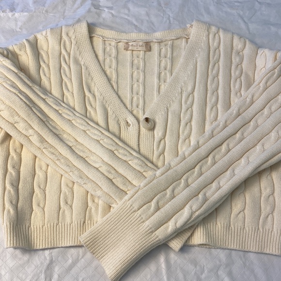 Altar’d State Cream Cable Knit Cropped Button Down Sweater Very Soft SZ XS - Picture 11 of 12